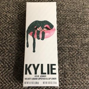 Kylie Velvet lip kit